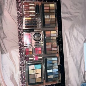 Beauty runway makeup set